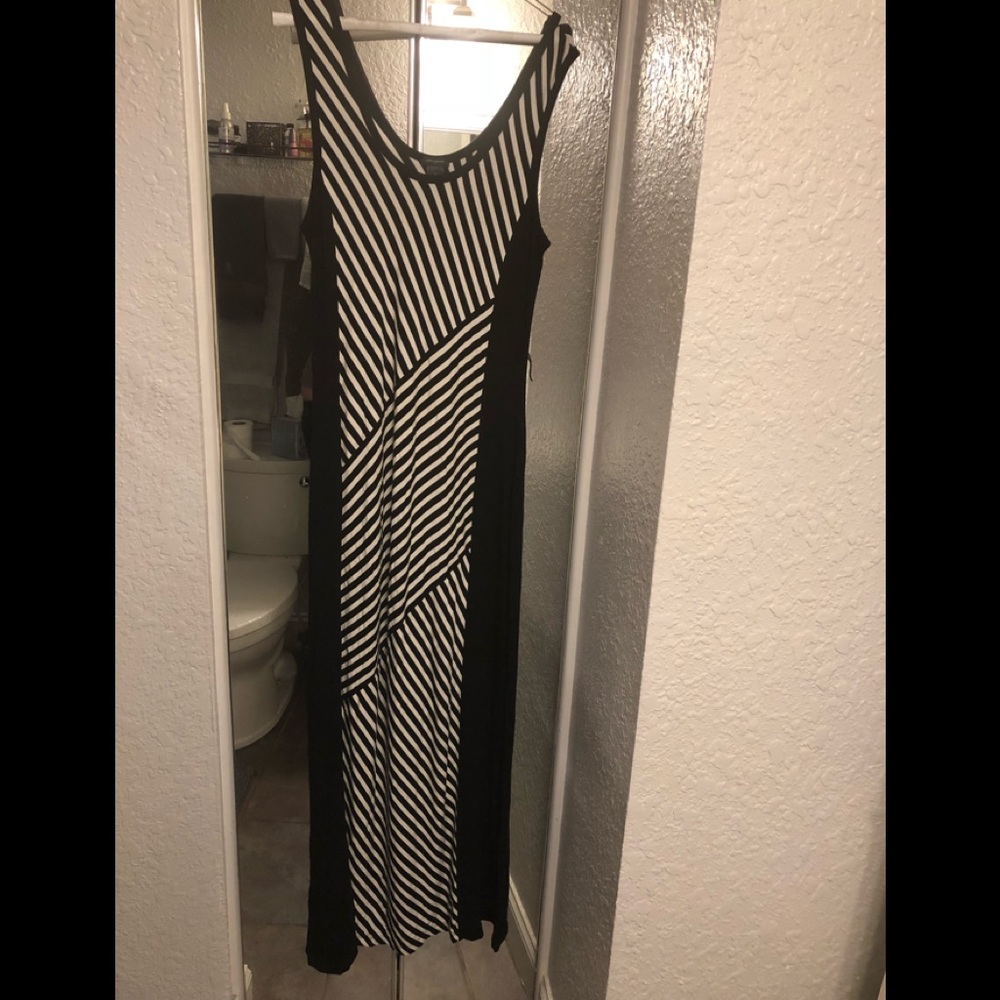 M maxi Ann Taylor dress. Never worn missing belt